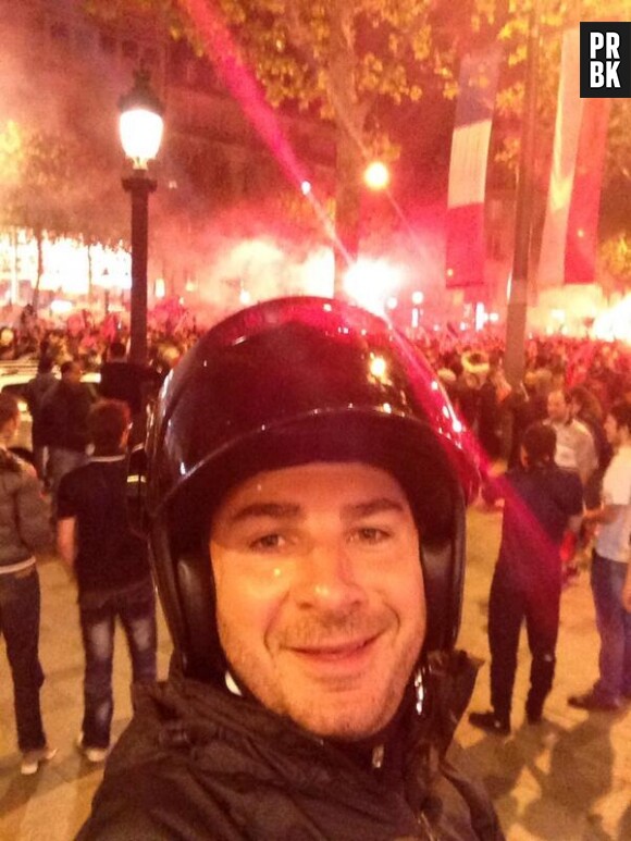 Michaël Youn a fêté le titre du PSG sur les Champs Elysées