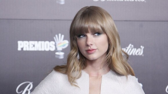 Taylor Swift : un fan arrêté pour avoir nagé jusqu'à sa maison