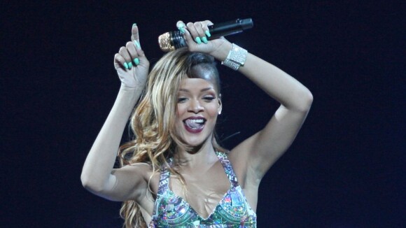 Rihanna : strip-tease et flirt à volonté au menu de ses soirées