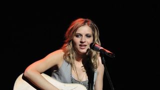 Amandine Bourgeois en enfer : TRES mauvaise nouvelle avant l'Eurovision 2013