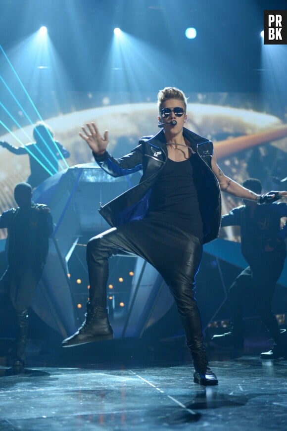 Justin Bieber a reçu un soutien-gorge en cadeau pendant l'un de ses concerts