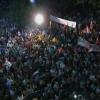 Des milliers de Grecs étaient réunis devant le siège de la télévision publique ERT pour protester contre sa fermeture