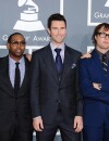 PJ Morton avec Adam Levine et les Maroon 5 pour les Grammy Awards 2012