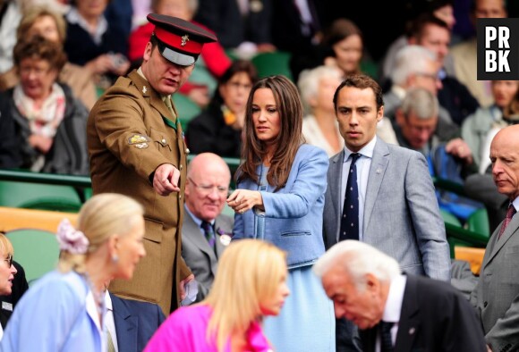 Pippa Middleton et son frère James dans le box royal de Wimbledon 2013, lundi 24 juin