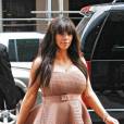 Kim Kardashian s'habille bizarrement par amour pour Kanye West
