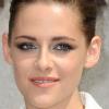 Kristen Stewart : fringues de luxe et gants en cuir pour le défilé Chanel à la Fashion Week
