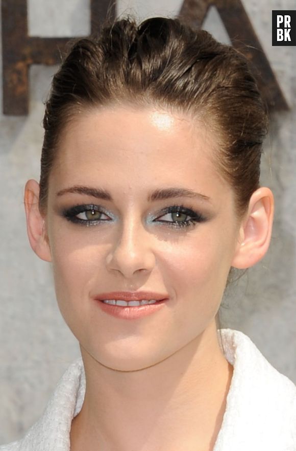 Kristen Stewart : fringues de luxe et gants en cuir pour le défilé Chanel à la Fashion Week