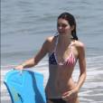Kendall Jenner profite de la plage à Malibu le 4 juillet 2013.