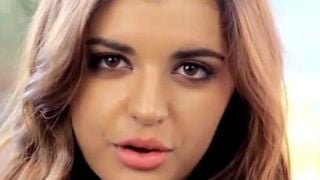 Miley Cyrus : la reprise sage de We Can't Stop par Rebecca Black