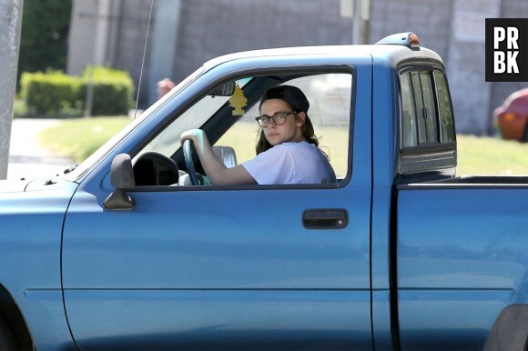 Kristen Stewart au volant de sa camionnette un peu sale, lundi 8 juillet 2013 à L.A