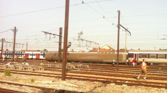 Brétigny-sur-Orge : un train déraille et fait de "nombreuses victimes" près de Paris