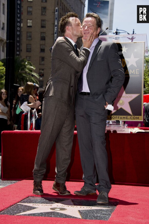 Aaron Paul aux côtés de Bryan Cranston lors de l'inauguration de son étoile sur le Walk of Fame