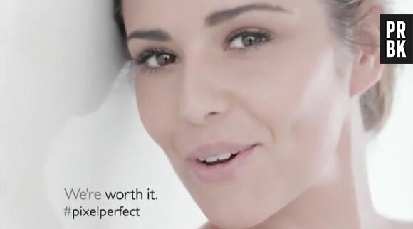 Cheryl Cole sans maquillage dans une publicité pour le soin perfecteur de L'Oréal.