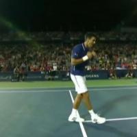 Novak Djokovic : danse de la joie au son de Get Lucky des Daft Punk sur le terrain