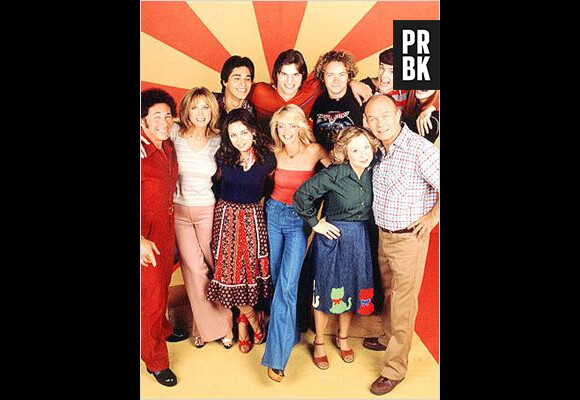 Lisa Robin Kelly (au centre en rouge) connue pour son rôle de Laurie Forman dans That 70s Show est morte