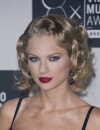 Taylor Swift remporte le prix de meilleur clip féminin aux MTV VMA 2013 le 25 août 2013