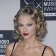 Taylor Swift remporte le prix de meilleur clip féminin aux MTV VMA 2013 le 25 août 2013