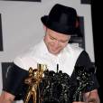 Justin Timberlake déjà sous le charmes de ses trophées aux MTV VMA 2013 le 25 août 2013