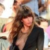 Lou Doillon : elle dévoile un sein sur le tapis rouge du Festival du film américain de Deauville, le 30 août 2013