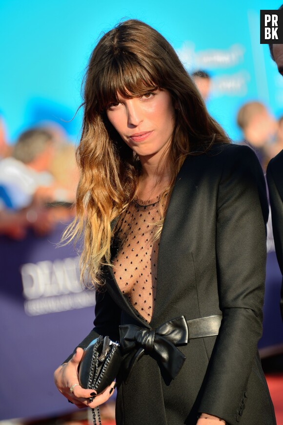 Lou Doillon : elle dévoile un sein sur le tapis rouge du Festival du film américain de Deauville, le 30 août 2013