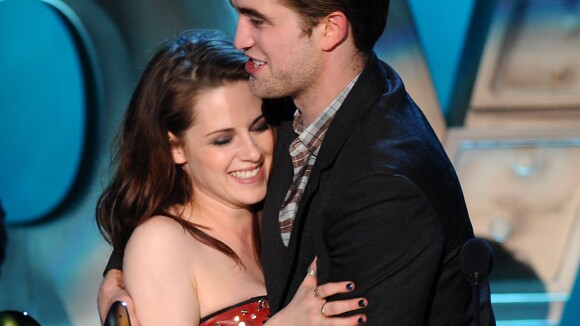 Kristen Stewart bientôt chauve à cause de Robert Pattinson ? La rumeur tirée par les cheveux