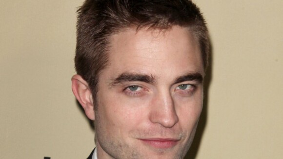 Robert Pattinson : célibataire complexé et timide ?
