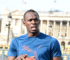 Usain Bolt en mode basketteur à la Concorde, le 21 septembre 2013 à Paris