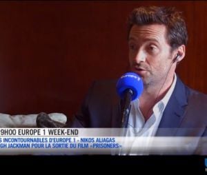 Hugh Jackman parle du tournage de X-Men avec Omar Sy, au micro des Incontournables de Nikos Aliagas sur Europe 1 le 25 septembre 2013