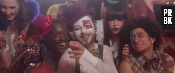 Christophe Maé au cirque dans le clip de Je veux du bonheur