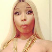 Nicki Minaj (encore) topless sur Instagram : des étoiles plein les yeux