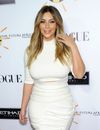 Kim Kardashian exhibe sa bague de fiançailles à Los Angeles le 24 octobre 2013.