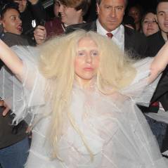 Lady Gaga en poupée humaine flippante et nue à Londres