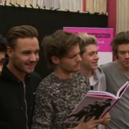 One Direction : séance de dédicace à Londres pour la sortie de leur livre