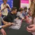 Les membres du groupe One Direction ont dédicacé leur livre à Londres, le 19 novembre 2013