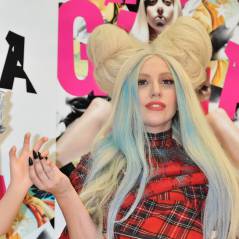 Lady Gaga fière de sa poupée grandeur nature au Japon