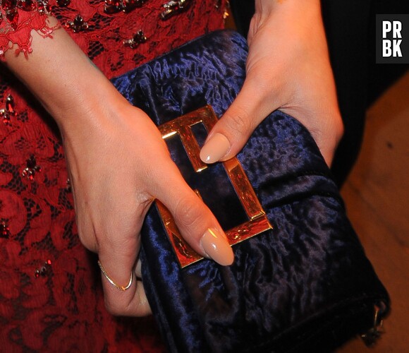 Lea Michele : accessoire chic à New York, le 3 décembre 2013