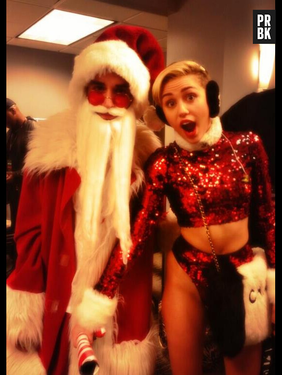 Miley Cyrus et le Père Noël prennent la pose