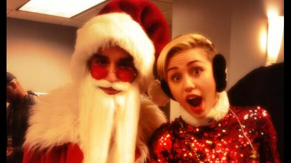 Miley Cyrus : une photo coquine avec le Père Noël dévoilée sur Twitter