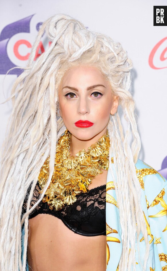 Lady Gaga et ses dreads au Jingle Ball à Londres le 8 décembre 2013