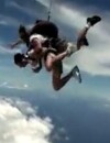 Un moniteur de parachute frappe son client pour des raisons de sécurité