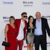 Justin Bieber avec ses grands-parents maternels lors de l'avant-première de Believe