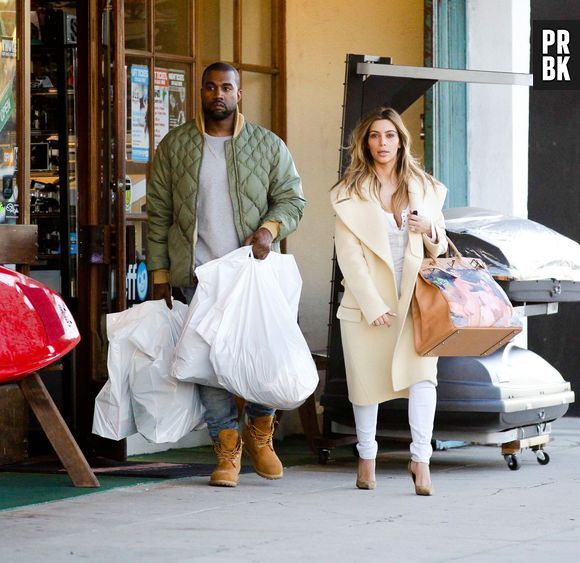 Kim Kardashian : Kanye West lui a offert un sac Hermès avec des hommes nus, à Los Angeles le 26 décembre 2013