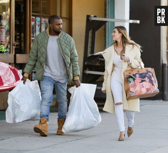 Kim Kardashian : Kanye West lui a offert un sac Hermès avec des hommes nus, à Los Angeles le 26 décembre 2013