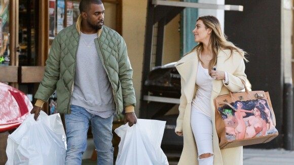 Kim Kardashian : le cadeau de Noël de Kanye West ? Un sac avec des gens nus