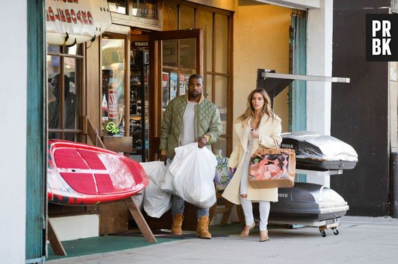 Kim Kardashian : Kanye West lui a offert un sac Hermès avec des hommes nus, à Los Angeles le 26 décembre 2013