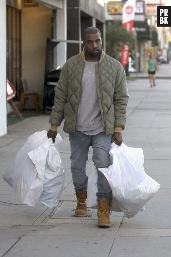 Kim Kardashian : Kanye West lui a offert un sac Hermès avec des hommes nus, à Los Angeles le 26 décembre 2013
