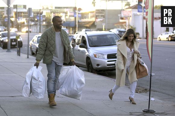 Kim Kardashian : Kanye West lui a offert un sac Hermès avec des hommes nus, à Los Angeles le 26 décembre 2013