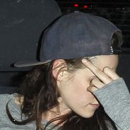 Kristen Stewart : un doigt aux paparazzis lors d&#039;une sortie