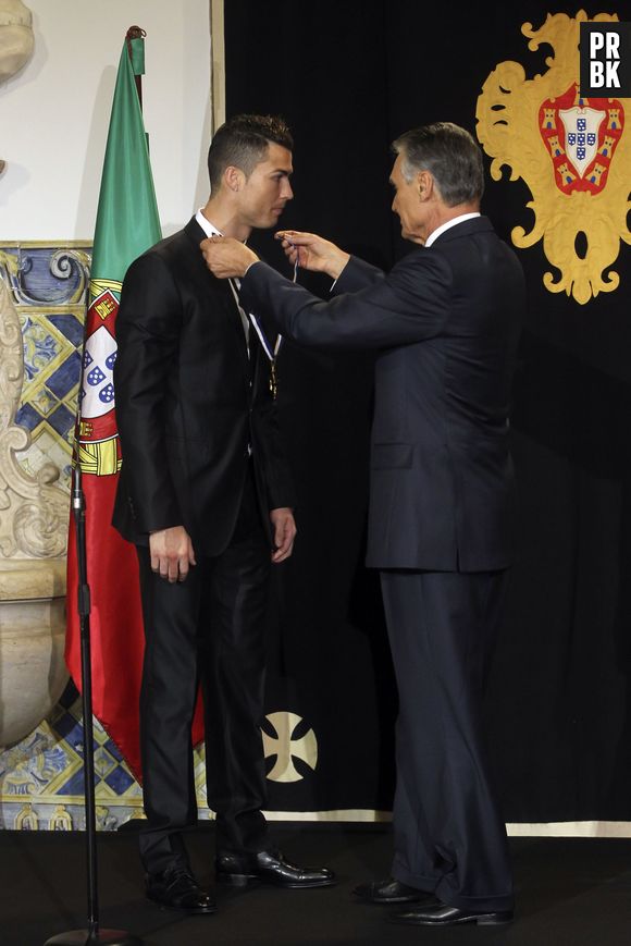 Cristiano Ronaldo : après son Ballon d'OR 2013, CR7 a-t-il enfin perdu la grosse tête ?