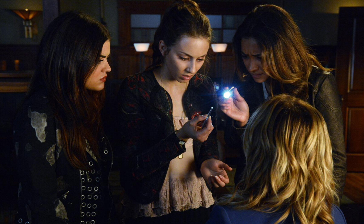 Photo : Pretty Little Liars saison 4, épisode 17 : les filles vont